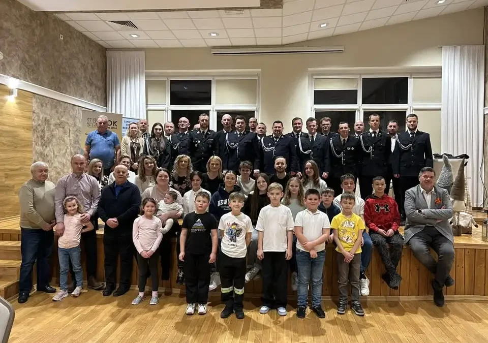 Usuwanie wycieku paliwa na rondzie w Reńskiej Wsi – interwencja OSP