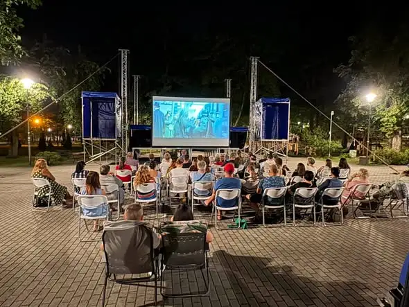 Letnie Kino Plenerowe: „Jedno życie” – film o Nicholasie Wintonie w Parku Pojednania