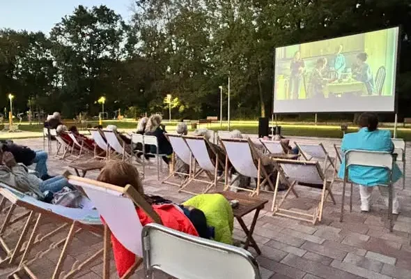 Kino plenerowe w Kędzierzynie-Koźlu połączyło pokolenia podczas Dni Seniora