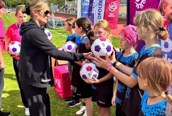 Festiwal Piłkarski dla dziewczyn na stadionie Kuźniczka w Kędzierzynie-Koźlu
