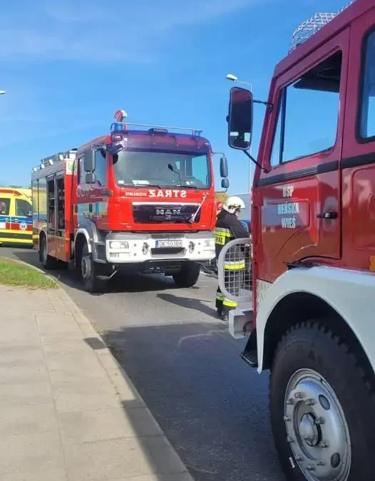 Kolizja na rondzie w Reńskiej Wsi – interwencja strażaków