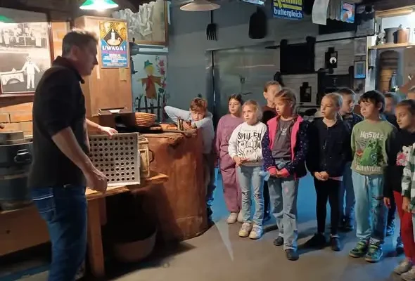 Uczniowie klas 3a i 3b z PSP 20 w Radzionkowie odwiedzili Muzeum Chleba