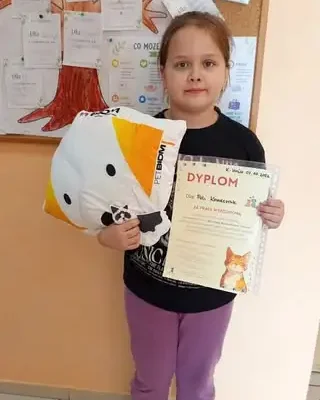 Pola Konderak z klasy 2b wyróżniona w konkursie „Mój przyjaciel Adopciak”