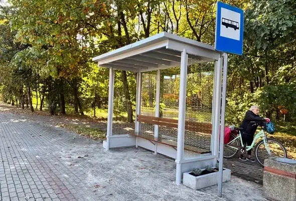 Zielony przystanek autobusowy w Kędzierzynie-Koźlu – ekologiczna inwestycja przy Parku Orderu Uśmiechu