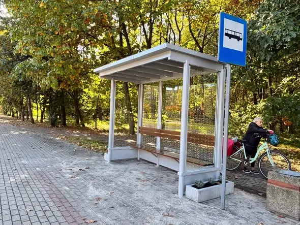 Zielony przystanek autobusowy w Kędzierzynie-Koźlu – ekologiczna inwestycja przy Parku Orderu Uśmiechu